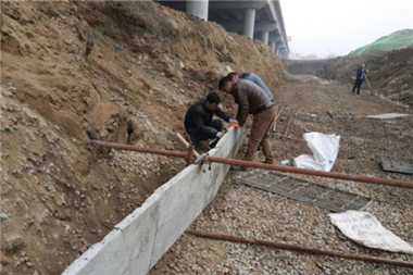 涇河新城縣東路雨水出水口工程施工進(jìn)度順利